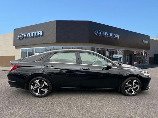 2022 Hyundai ELANTRA Limited