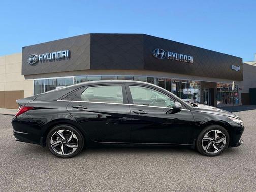 2022 Hyundai ELANTRA Limited