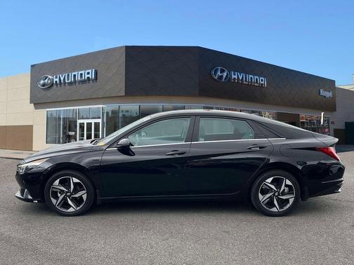 2022 Hyundai ELANTRA Limited