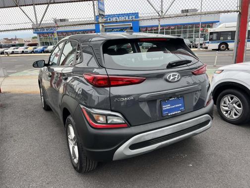 Gray 2023 Hyundai KONA SE