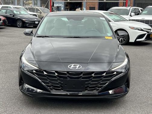 2022 Hyundai ELANTRA Limited