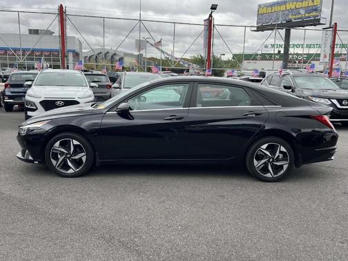 2022 Hyundai ELANTRA Limited