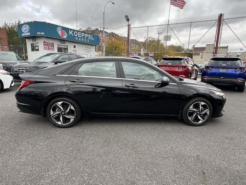 2022 Hyundai ELANTRA Limited