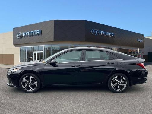 2022 Hyundai ELANTRA Limited