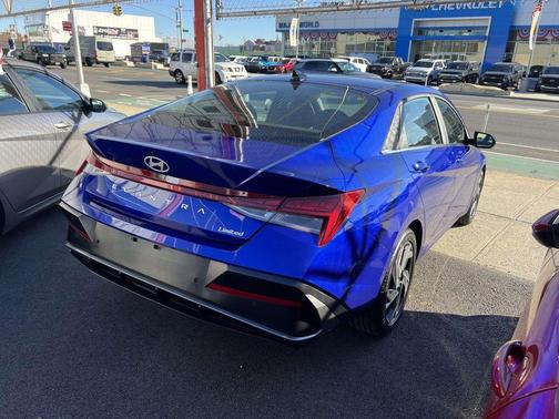2024 Hyundai ELANTRA Limited