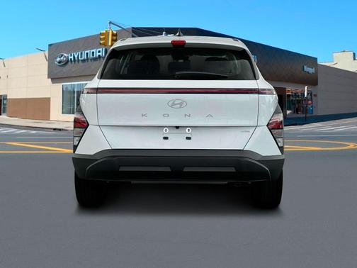 2025 Hyundai KONA SE