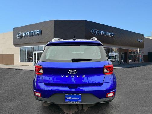 2022 Hyundai VENUE SEL