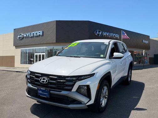 White Pearl 2025 Hyundai TUCSON SE