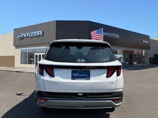 White Pearl 2025 Hyundai TUCSON SE