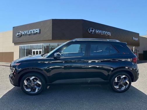 2021 Hyundai VENUE SEL