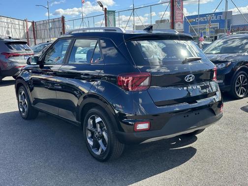 2021 Hyundai VENUE SEL