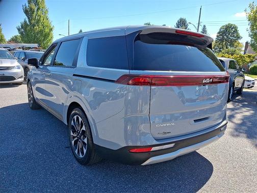 2024 Kia Carnival EX