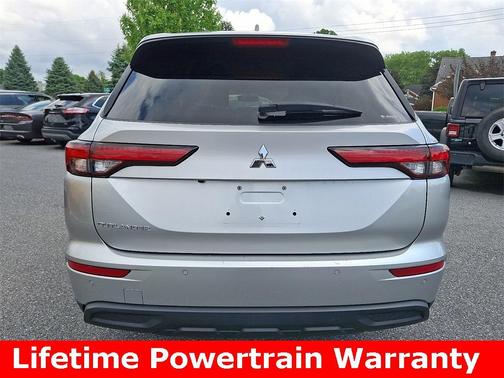 2022 Mitsubishi Outlander ES