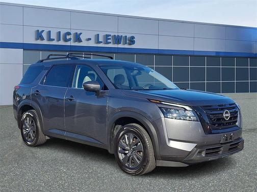 2023 Nissan Pathfinder SV