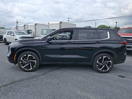 2024 Mitsubishi Outlander SE