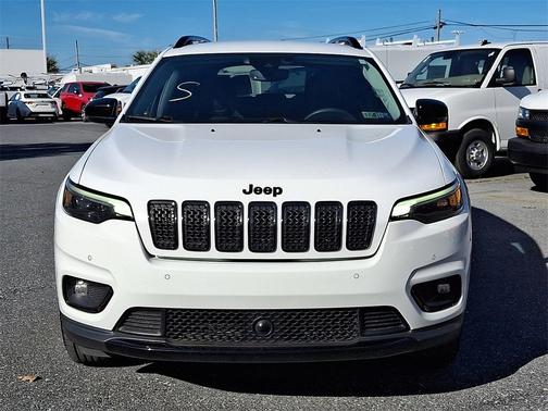 2023 Jeep Cherokee Altitude Lux