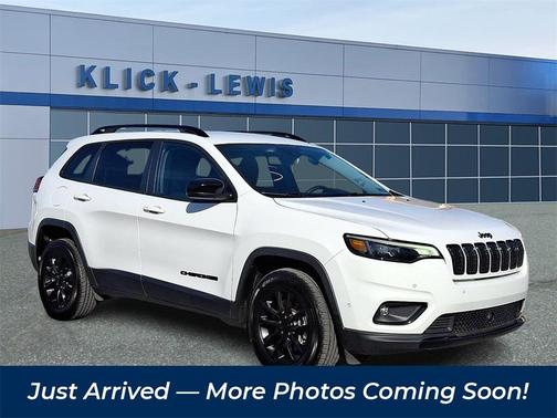2023 Jeep Cherokee Altitude Lux