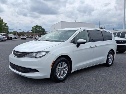 2022 Chrysler Voyager LX