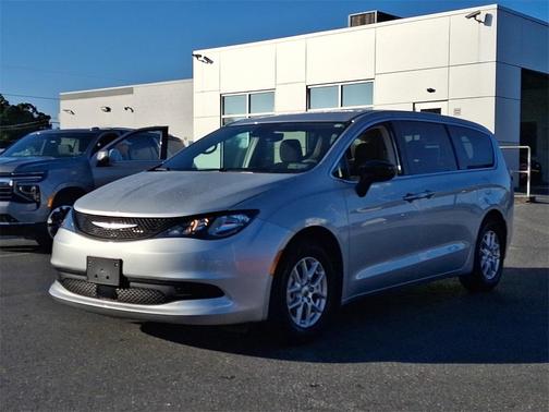 2024 Chrysler Voyager LX