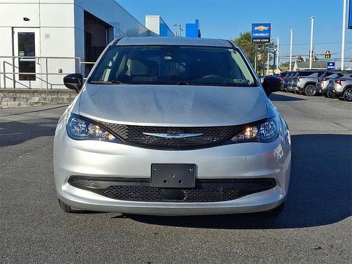 2024 Chrysler Voyager LX