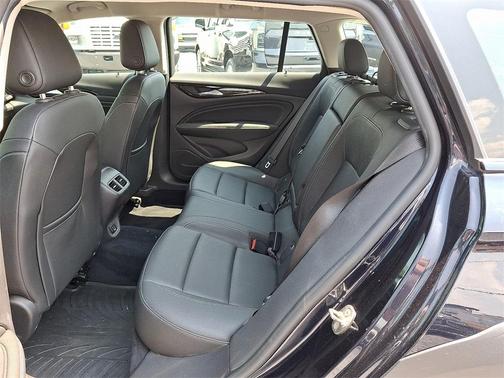 2018 Buick Regal TourX Essence