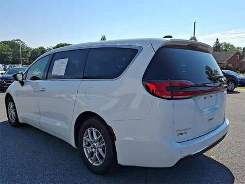2024 Chrysler Pacifica Touring-L