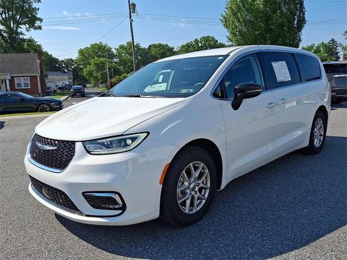 2024 Chrysler Pacifica Touring-L