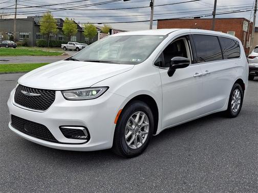 2024 Chrysler Pacifica Touring-L