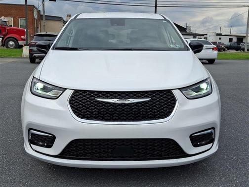 2024 Chrysler Pacifica Touring-L