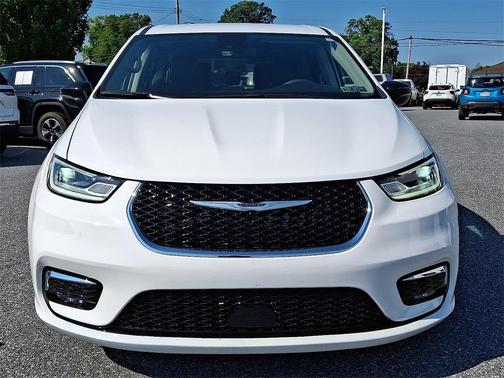 2024 Chrysler Pacifica Touring-L