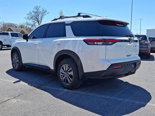 2023 Nissan Pathfinder SV