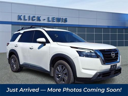 2023 Nissan Pathfinder SV