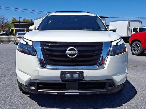 2023 Nissan Pathfinder SV