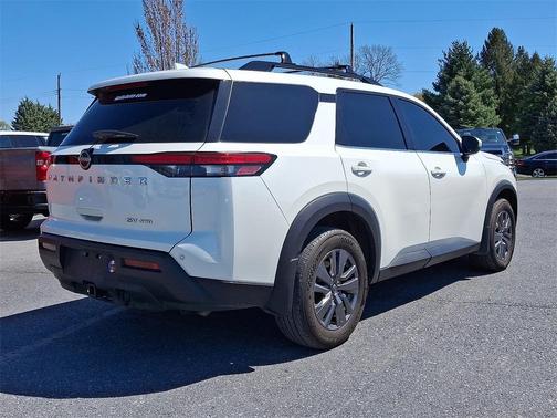 2023 Nissan Pathfinder SV