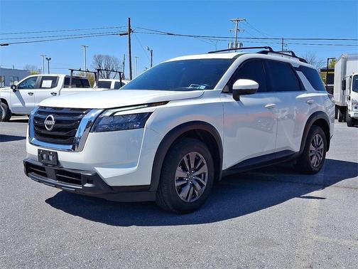 2023 Nissan Pathfinder SV