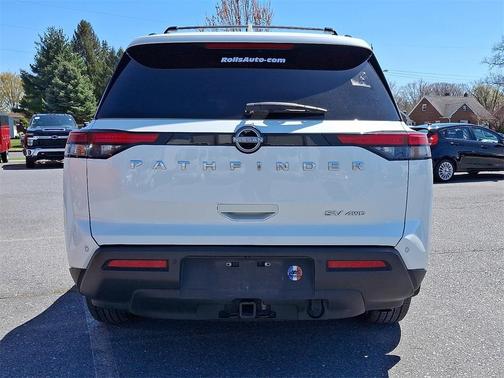 2023 Nissan Pathfinder SV