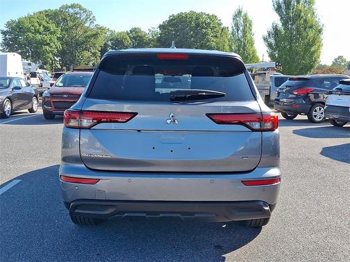 2024 Mitsubishi Outlander SE