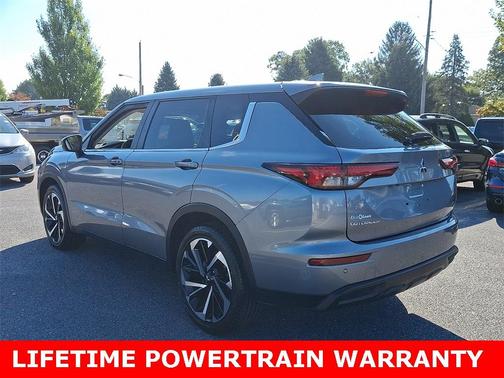 2024 Mitsubishi Outlander SE