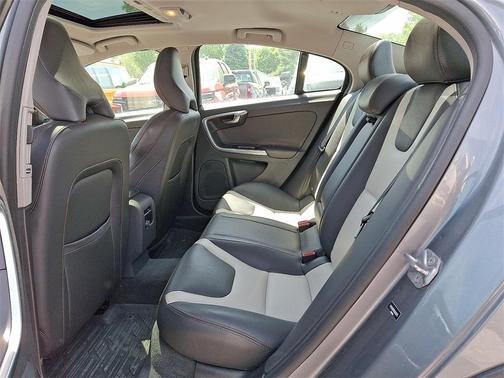 2016 Volvo S60 Cross Country T5 Platinum