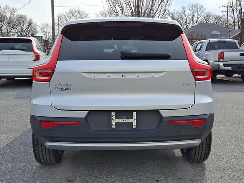 2019 Volvo XC40 T4 Momentum