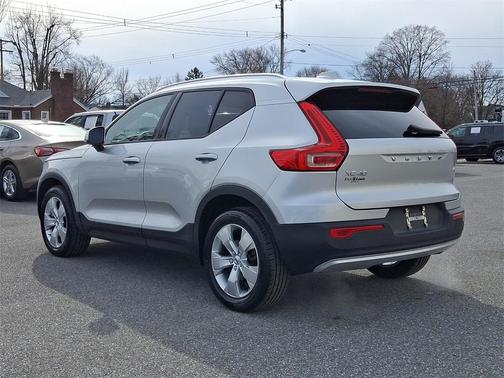 2019 Volvo XC40 T4 Momentum