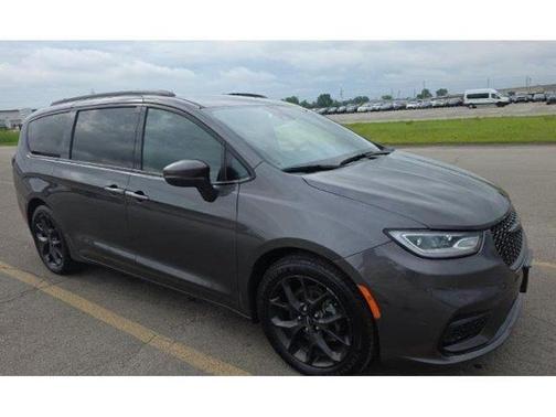 2023 Chrysler Pacifica Touring-L
