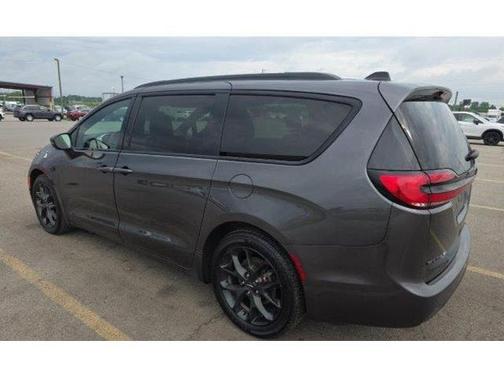 2023 Chrysler Pacifica Touring-L