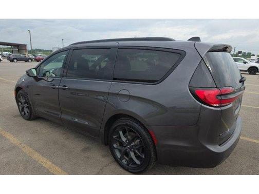 2023 Chrysler Pacifica Touring-L