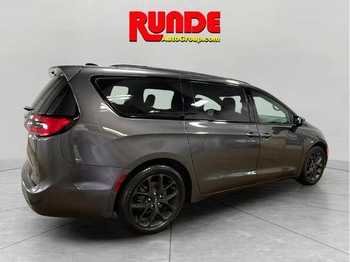 2023 Chrysler Pacifica Touring-L