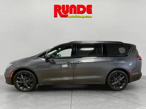 2023 Chrysler Pacifica Touring-L