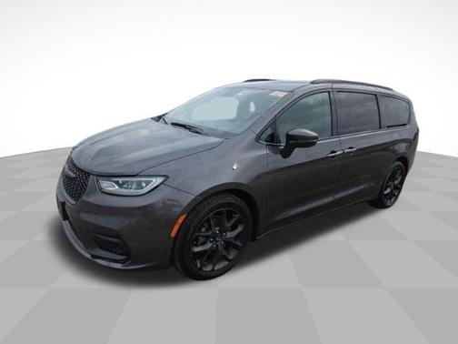 2023 Chrysler Pacifica Touring-L