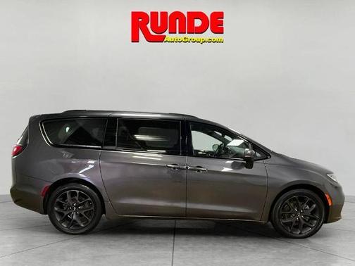 2023 Chrysler Pacifica Touring-L