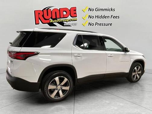 White 2023 Chevrolet Traverse LT Leather