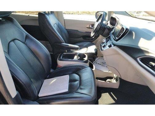 2021 Chrysler Pacifica Touring-L